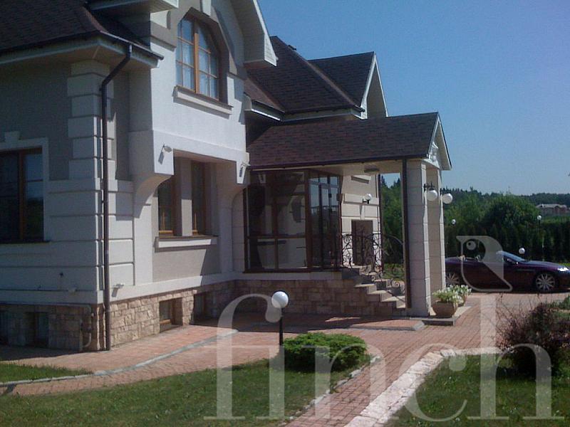 Модные коттеджи. 09 2024. Дом 04. Хонка нова коттеджный поселок. Дом 80 кв м с мансардой и террасой.